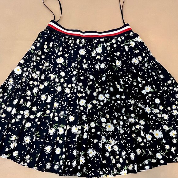 Tommy Hilfiger Pleated Skirt (Pull on and go) - Picture 1 of 4
